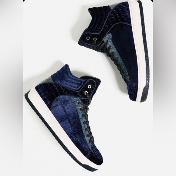 NWOT Zara Man Size 9 Navy Blue Quilted Velvet Snake Print Hi-Top Sneakers - Picture 2 of 15